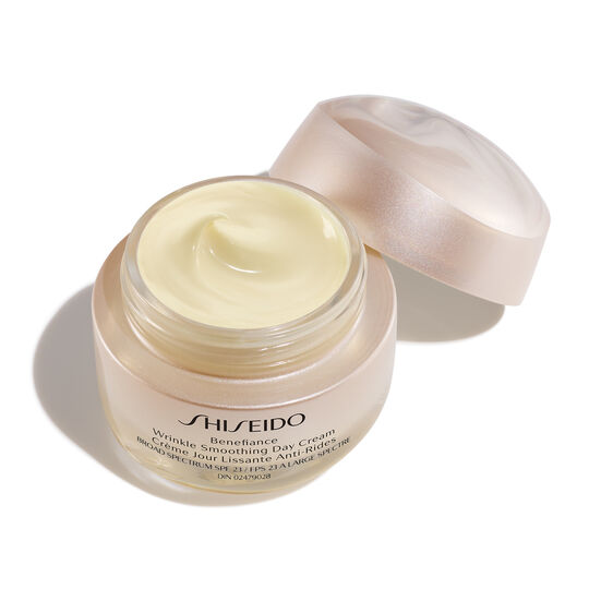 Shiseido Benefiance: Wrinkle Smoothing Day Cream SPF 23 - 50ml